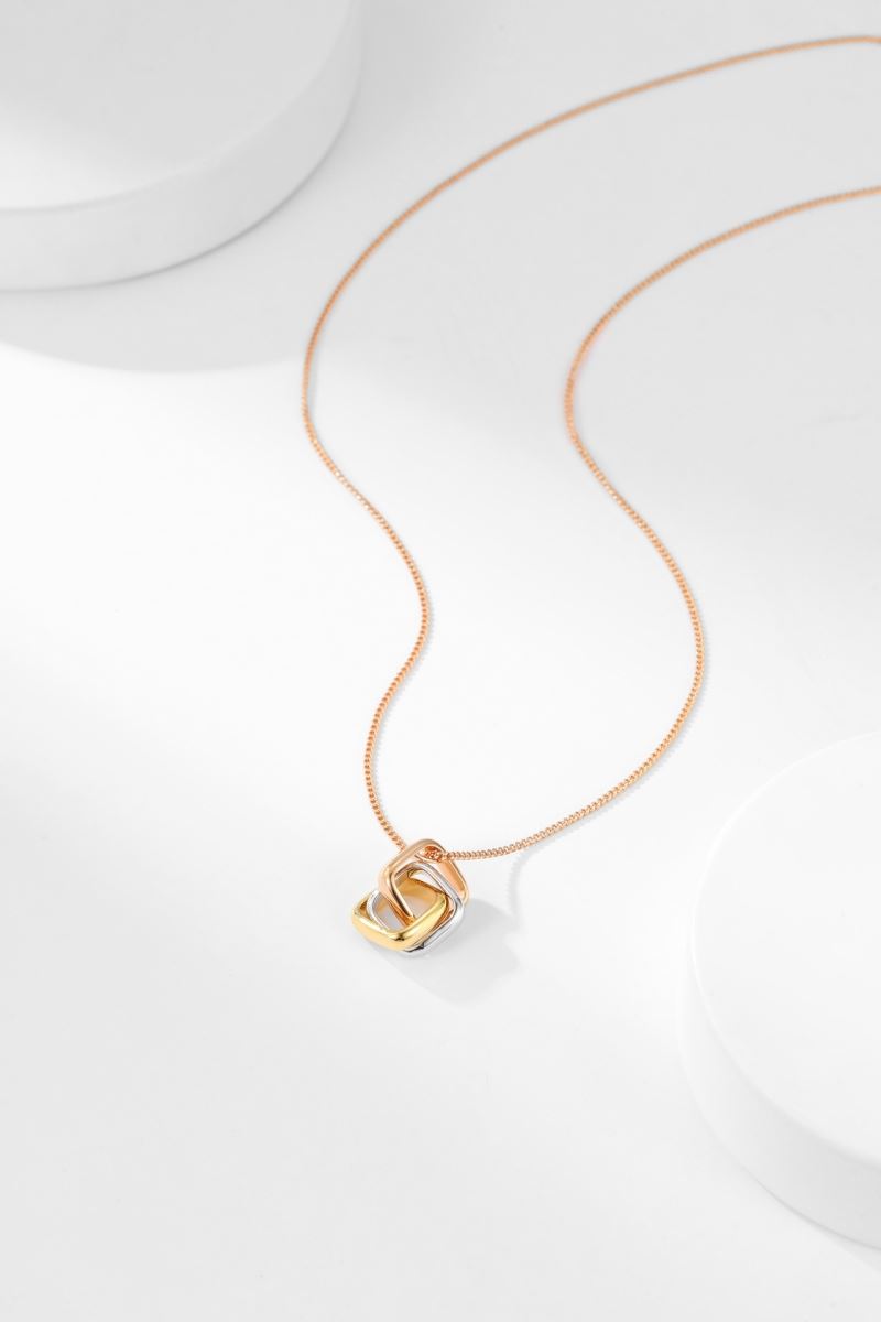Ca*t1er necklaces